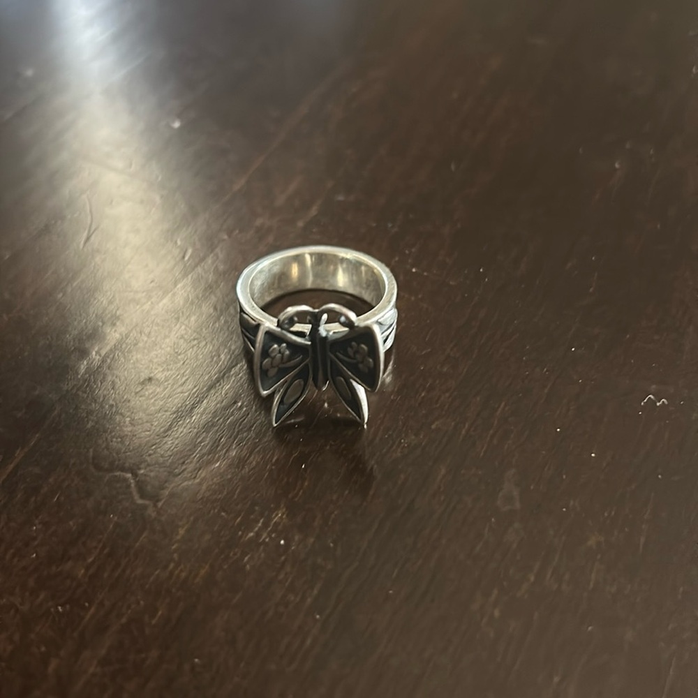 Size 6 Mariposa ring